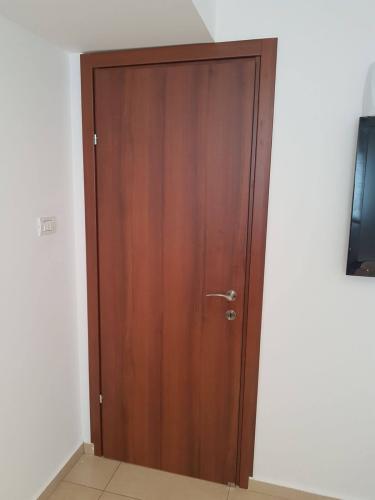 התקנת דלתות פנים